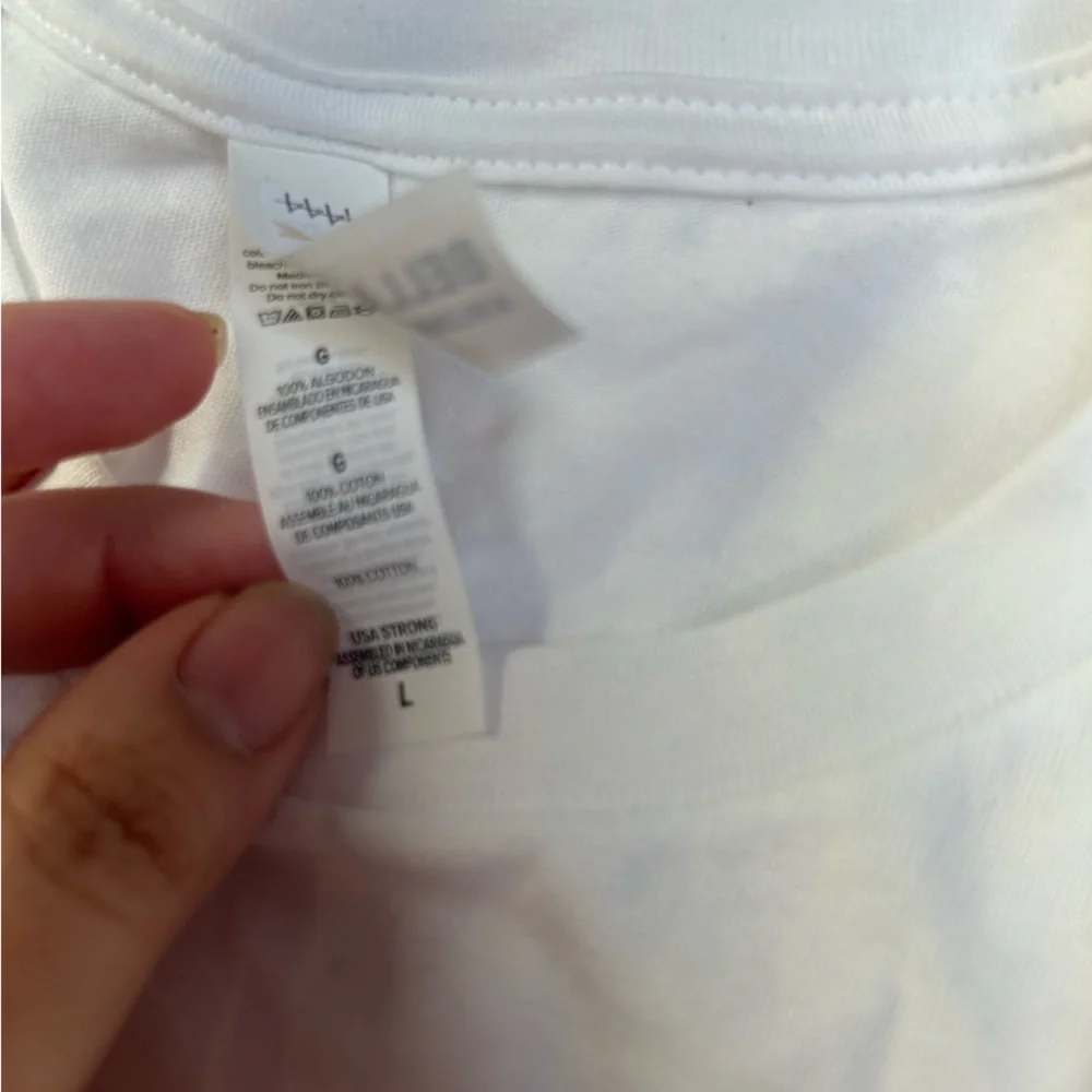 Boutique White Cotton Graphic Tee - Picture 5 of 10